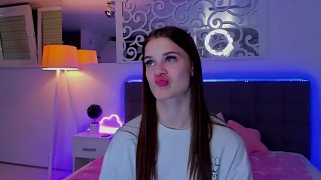 LuisaClover online show from March 2026 01:38:01 AM