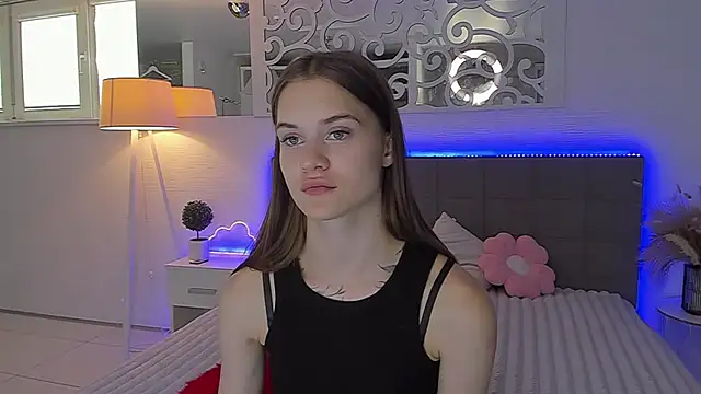 LuisaClover online show from July 2026 12:47:01 PM