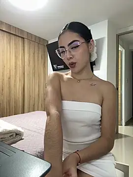 IslaCole online show from July 2026 02:05:17 AM