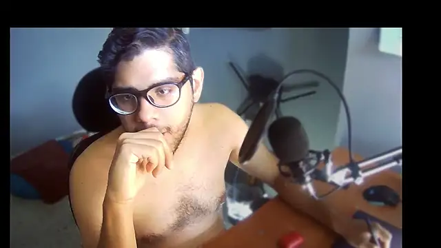 MoAntoMora online show from November 2025 01:01:02 PM