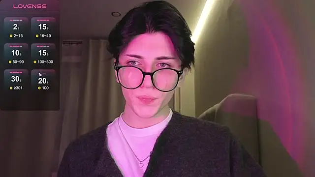 Snapshot of Oliver_star_boy_ chatting on February 2026 10:59:02 PM Oliver star boy online show from February 2026 10:59:02 PM