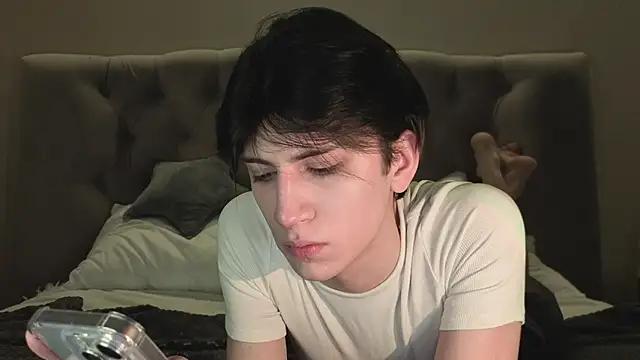 Snapshot of Oliver_star_boy_ chatting on February 2026 05:18:02 PM Oliver star boy online show from February 2026 05:18:02 PM