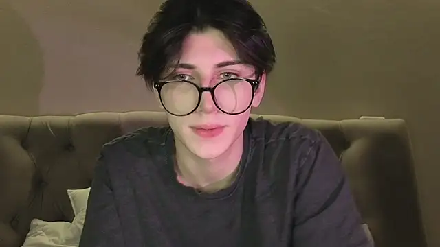 Snapshot of Oliver_star_boy_ chatting on February 2026 07:31:02 PM Oliver star boy online show from February 2026 07:31:02 PM