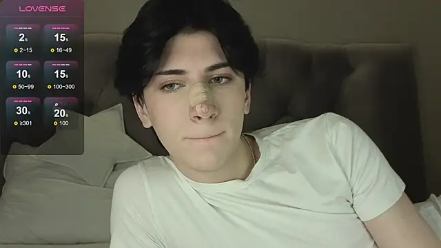 Snapshot of Oliver_star_boy_ chatting on February 2026 04:16:01 PM Oliver star boy online show from February 2026 04:16:01 PM