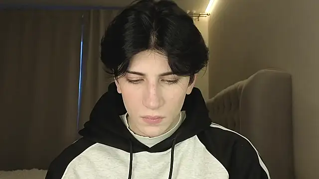 Snapshot of Oliver_star_boy_ chatting on February 2026 02:49:01 PM Oliver star boy online show from February 2026 02:49:01 PM