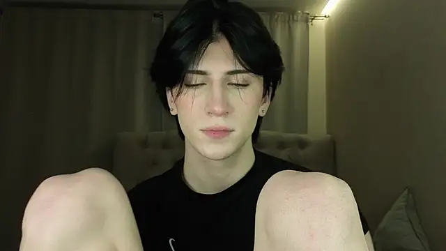 Snapshot of Oliver_star_boy_ chatting on April 2026 06:52:01 PM Oliver star boy online show from April 2026 06:52:01 PM