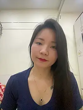 Bee Yellow00 online show from March 2026 05:08:01 AM