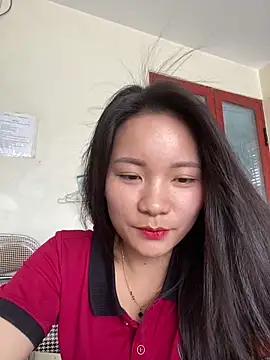 Bee Yellow00 online show from June 2026 02:32:02 AM