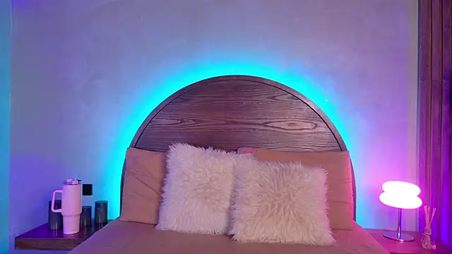 loana vegas online show from July 2026 04:02:01 PM