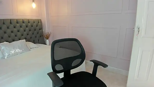 tall hotgirl online show from November 2025 06:17:01 PM