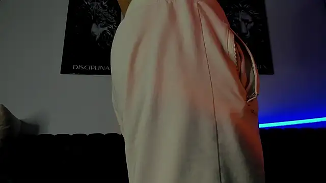 AUSTINN TORRES online show from July 2026 12:17:01 AM