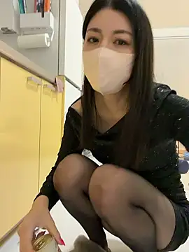 akimix xoxo online show from April 2026 06:01:01 PM