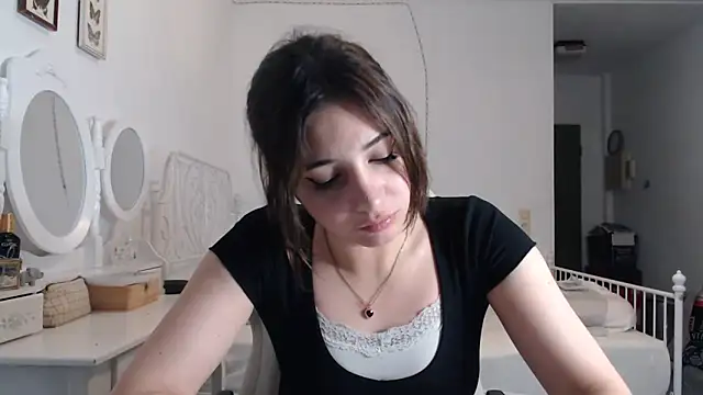 Snapshot of bellefleurrr chatting on June 2026 12:33:01 AM bellefleurrr online show from June 2026 12:33:01 AM