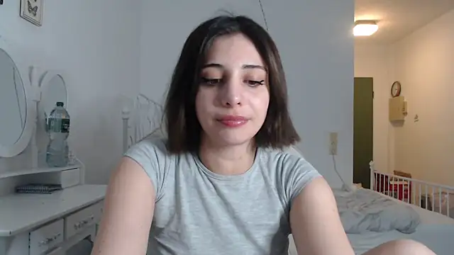Snapshot of bellefleurrr chatting on June 2026 10:05:02 PM bellefleurrr online show from June 2026 10:05:02 PM