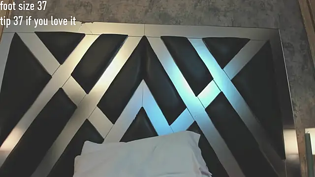 CloePerson online show from April 2026 11:57:02 PM