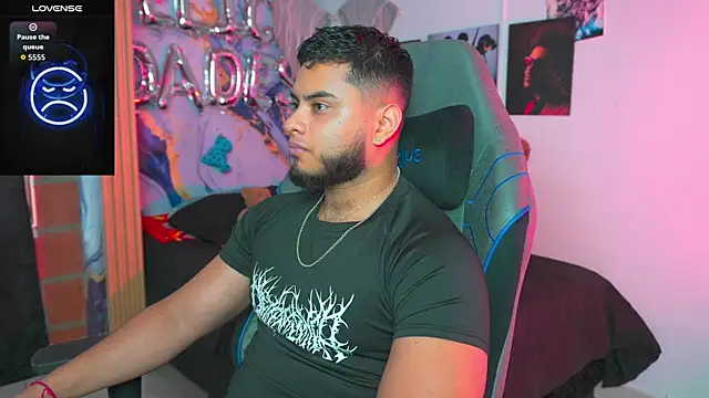 Tiler wolker online show from April 2026 07:08:01 PM