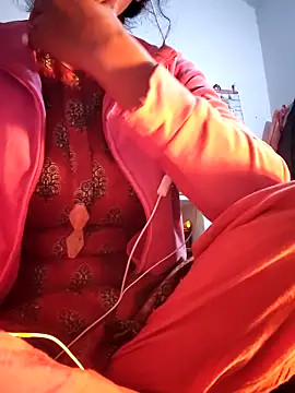 Hot-Rubyy online show from February 2026 05:53:01 PM