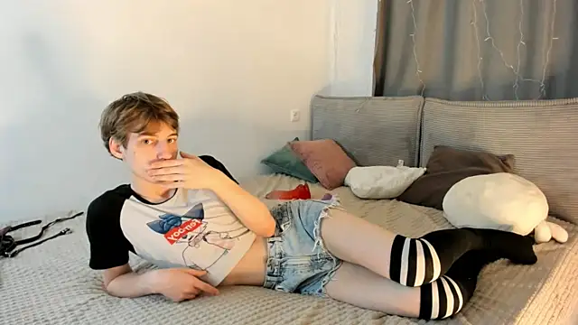 AvenGlow online show from April 2026 05:25:01 AM