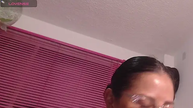 Snapshot of Emma_Hotkiss chatting on April 2026 02:16:02 AM Emma Hotkiss online show from April 2026 02:16:02 AM