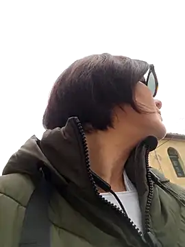 Piediniecollant online show from April 2026 10:10:01 AM