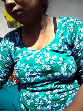 Liza0103 online show from May 2026 04:33:02 PM