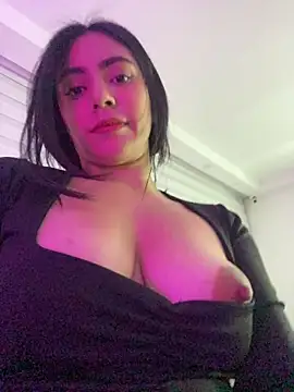 Snapshot of Sara-215 chatting on June 2026 06:52:02 AM Sara-215 online show from June 2026 06:52:02 AM