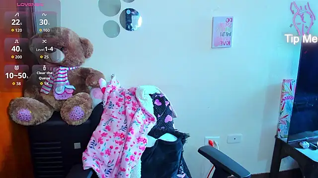 Emma boo online show from March 2026 05:19:01 PM