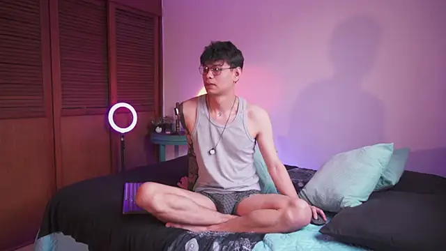 estmonnn online show from February 2026 09:54:02 PM