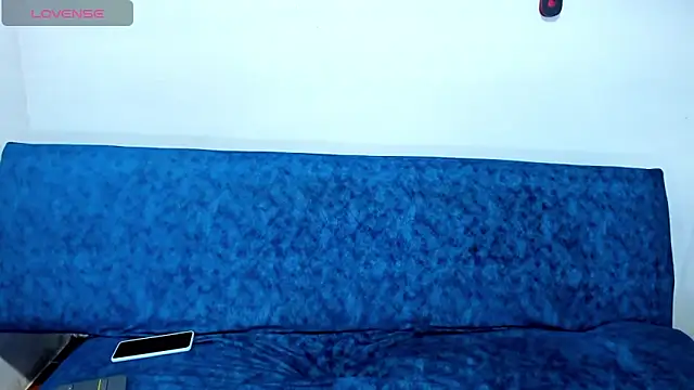 Isa-Giraldo online show from April 2026 02:00:02 PM