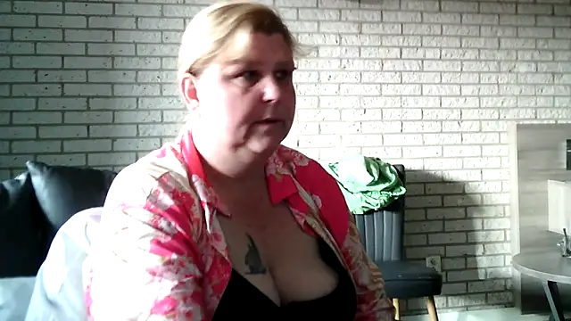 Sylviastar46 online show from April 2026 04:52:02 PM