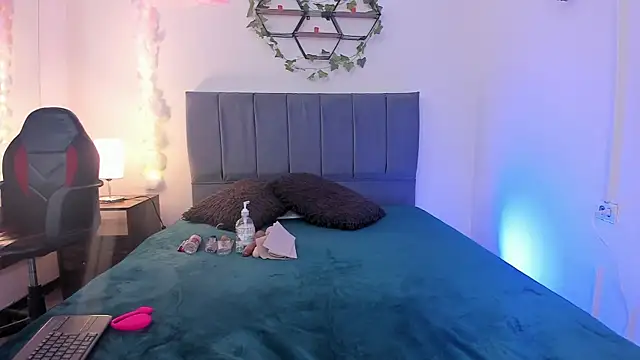 Lucerop  online show from March 2026 03:46:01 AM