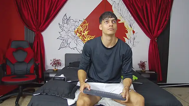 Snapshot of AlessioVitale chatting on January 2026 12:10:02 PM AlessioVitale online show from January 2026 12:10:02 PM