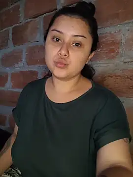 Snapshot of CurvyNoir chatting on December 2025 02:43:02 PM CurvyNoir online show from December 2025 02:43:02 PM