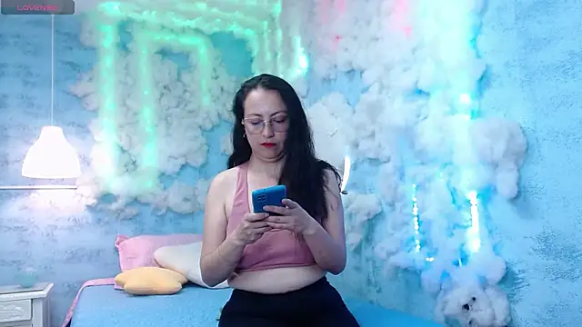 Lauryn Jones online show from February 2026 07:51:02 PM