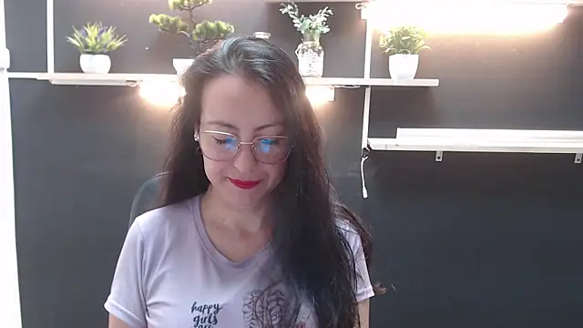 Lauryn Jones online show from April 2026 07:03:02 PM