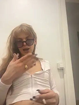 zowi101 online show from March 2026 06:03:02 PM