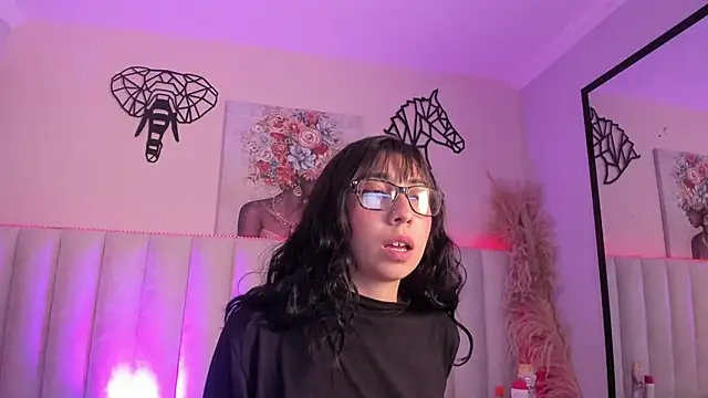 Isabella Crofts online show from November 2025 03:06:01 AM