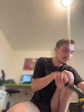 mihneaxxx online show from April 2026 01:06:02 PM