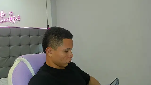 Liams18 online show from December 2025 02:40:02 AM