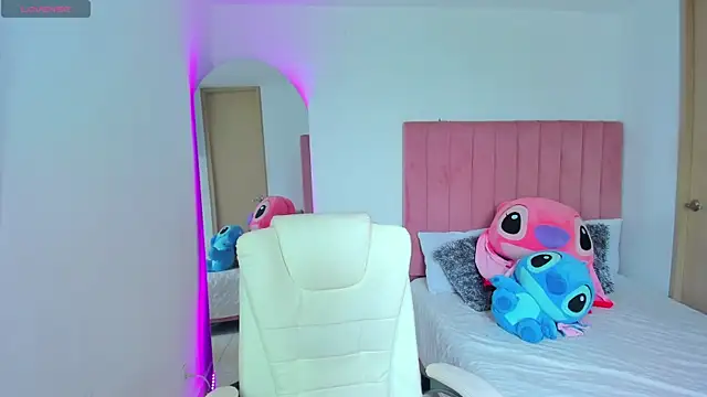 Janettcruz online show from April 2026 07:14:01 PM