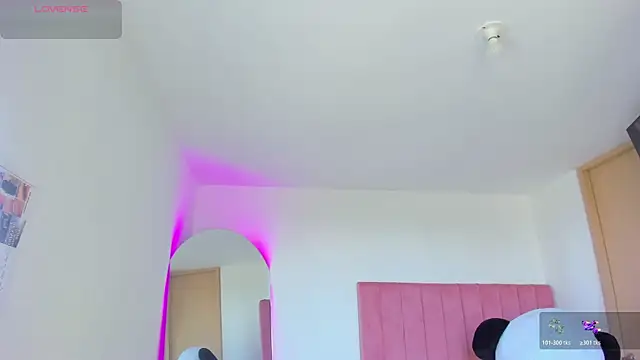 Janettcruz online show from April 2026 08:10:01 PM