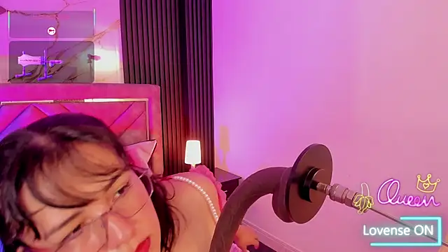 Snapshot of Lalalemoonds chatting on April 2026 12:21:02 PM Lalalemoonds online show from April 2026 12:21:02 PM