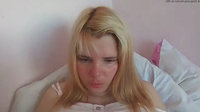Snapshot of HornyElena chatting on June 2026 02:52:02 PM HornyElena online show from June 2026 02:52:02 PM