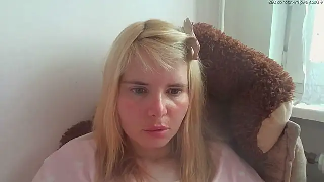 Snapshot of HornyElena chatting on June 2026 03:17:01 PM HornyElena online show from June 2026 03:17:01 PM