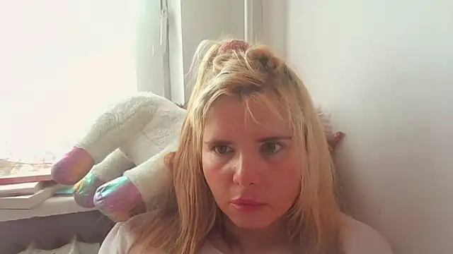 Snapshot of HornyElena chatting on June 2026 01:13:01 PM HornyElena online show from June 2026 01:13:01 PM