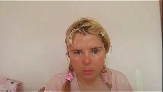 Snapshot of HornyElena chatting on June 2026 08:17:01 AM HornyElena online show from June 2026 08:17:01 AM