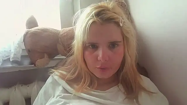 Snapshot of HornyElena chatting on June 2026 04:43:01 PM HornyElena online show from June 2026 04:43:01 PM