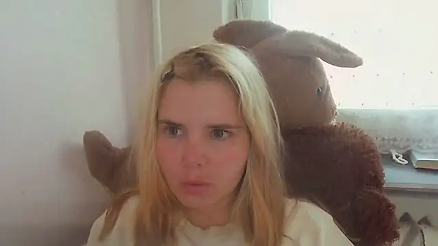 Snapshot of HornyElena chatting on June 2026 03:14:02 PM HornyElena online show from June 2026 03:14:02 PM
