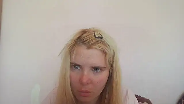 Snapshot of HornyElena chatting on June 2026 08:24:01 AM HornyElena online show from June 2026 08:24:01 AM