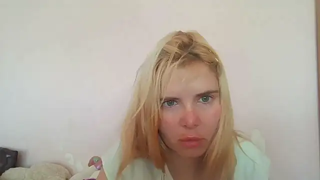 Snapshot of HornyElena chatting on June 2026 08:08:02 AM HornyElena online show from June 2026 08:08:02 AM